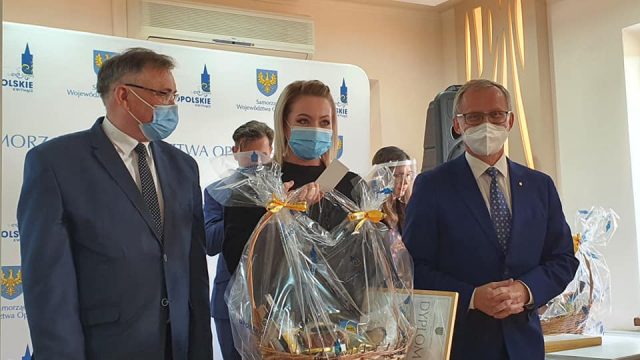 Wyróżnienie Katarzyna Kaczmarczyk, Masarnia Golomb ze Szczedrzyka za danie „Hamburger z mózgiem” Wyróżnienie Katarzyna Kaczmarczyk, Masarnia Golomb ze Szczedrzyka za danie „Hamburger z mózgiem”