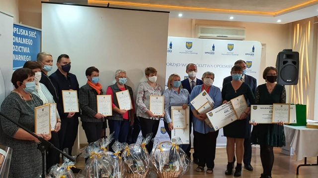 Laureaci i wyróżnieni w kategorii "Przepisy ze starych zeszytów" Laureaci i wyróżnieni w kategorii "Przepisy ze starych zeszytów"